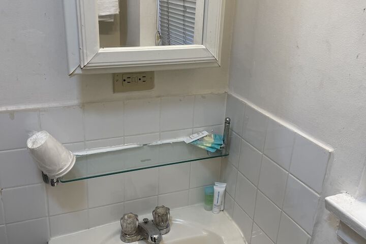 Room 15 of 37