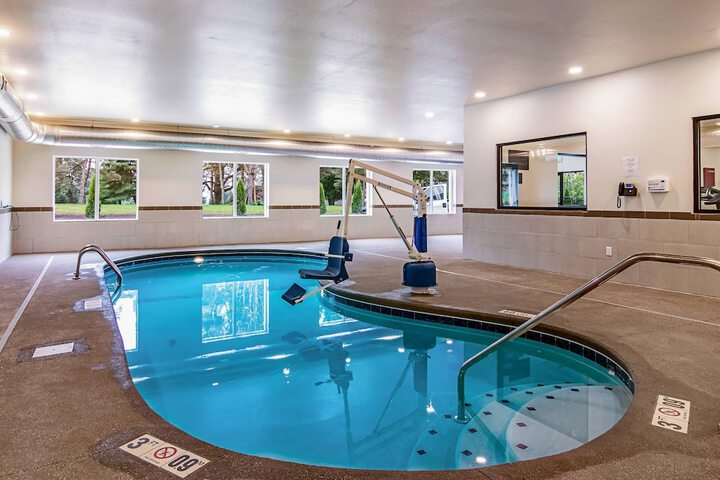 Comfort Suites Wooster near University Campus