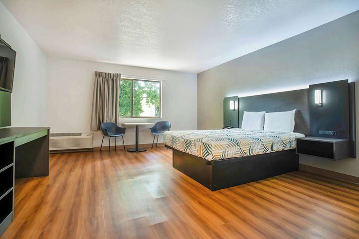 Room 9 of 20