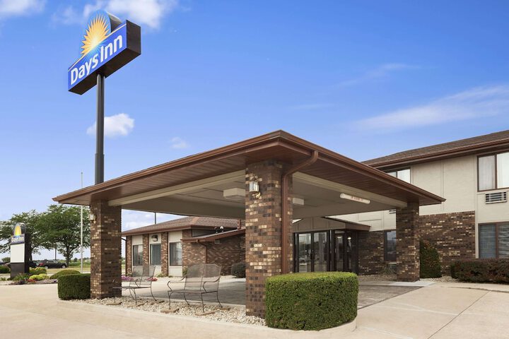 Days Inn by Wyndham Oglesby / Starved Rock