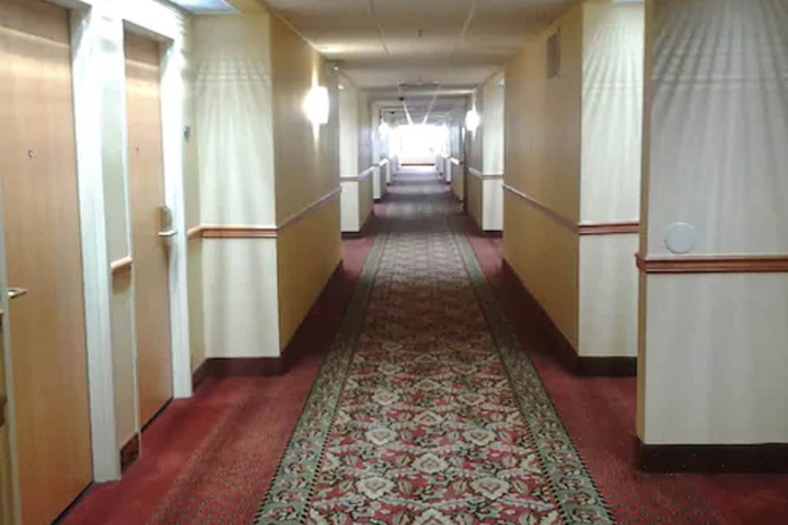 Ballroom/Hall 28 of 31