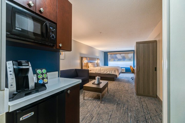 Room 18 of 37