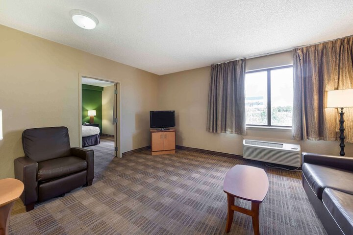 Room 32 of 35