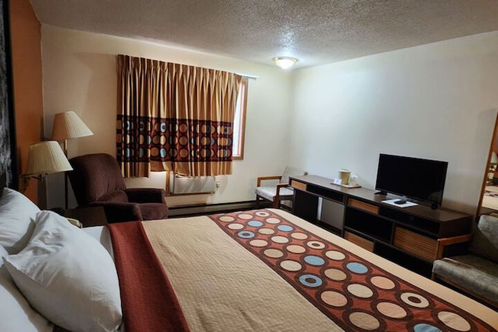 Room 11 of 25