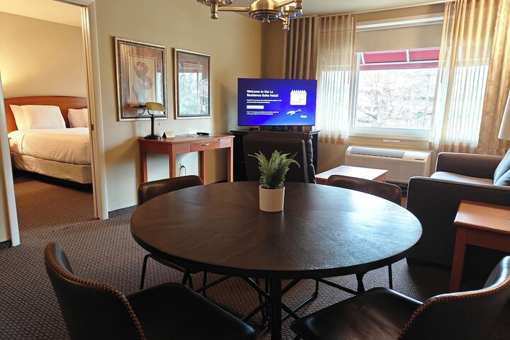Room 6 of 15
