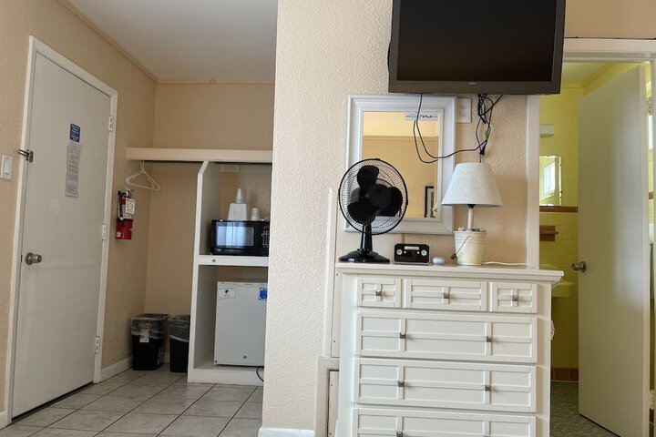 Room 9 of 26