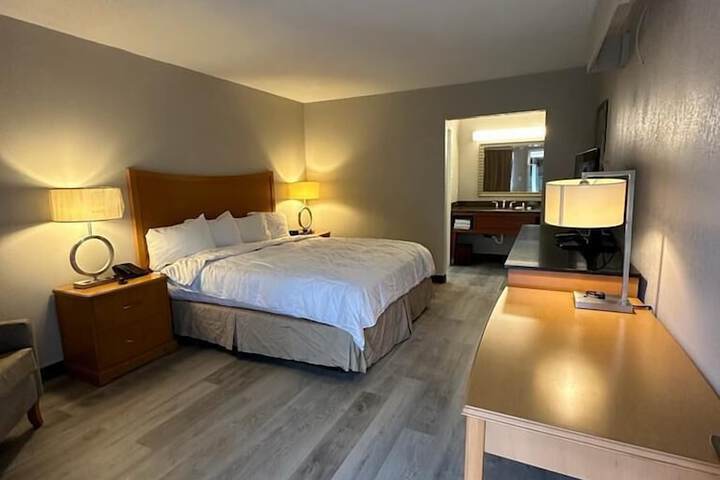 Room 8 of 17