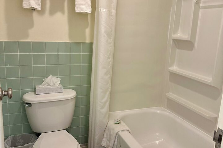 Americas Best Value Inn Wall