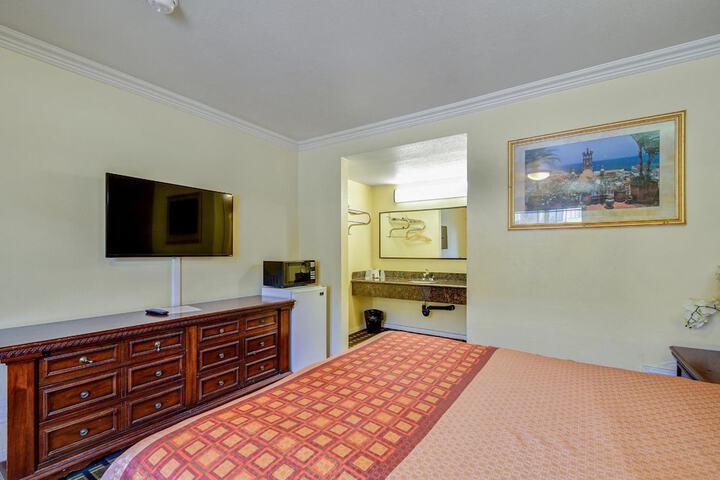 Room 18 of 23