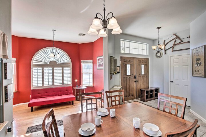 Welcoming Tehachapi Home w / Deck & Grill!