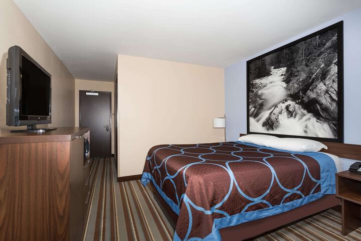 Room 6 of 15