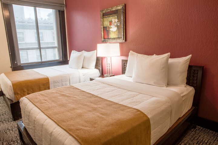 Room 27 of 71