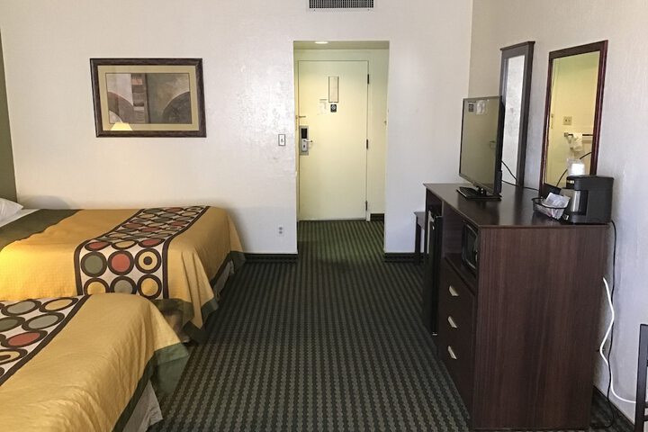 Super 8 by Wyndham Wendover