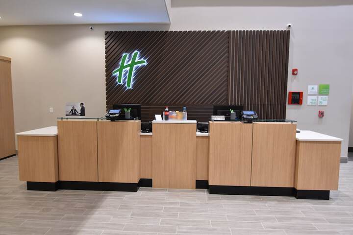 Hotel 5 of 93