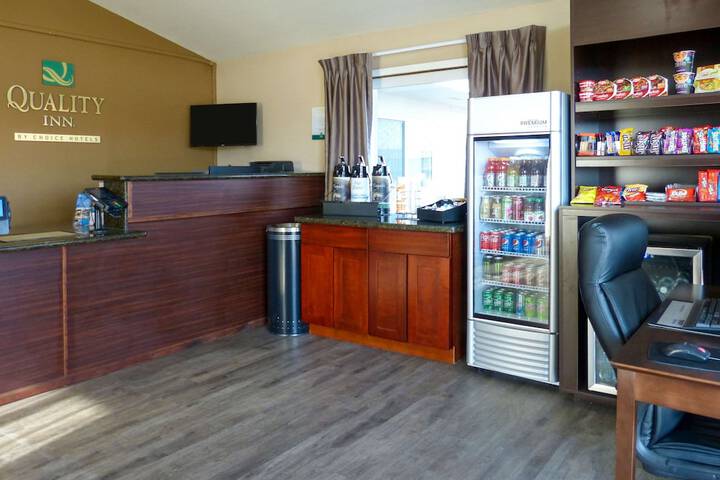Rodeway Inn & Suites Ontario