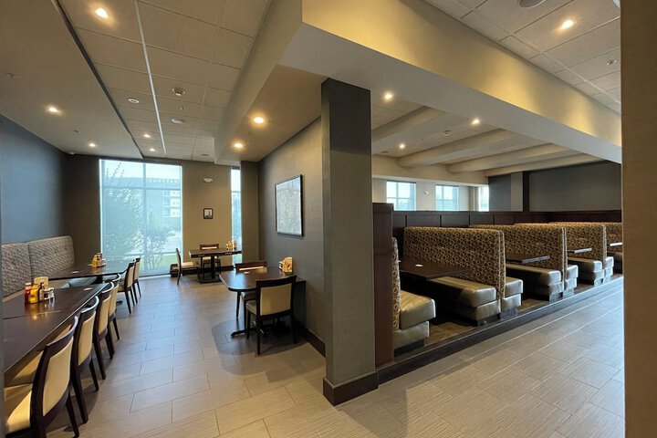 Holiday Inn & Suites Farmington Hills - Detroit NW by IHG