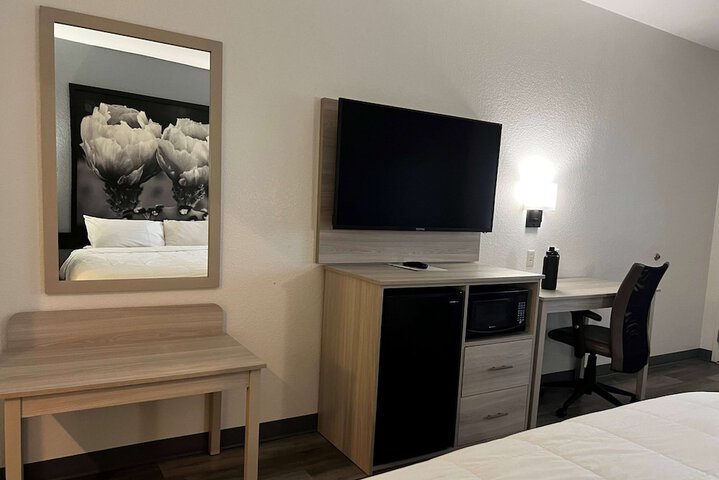 Room 7 of 19