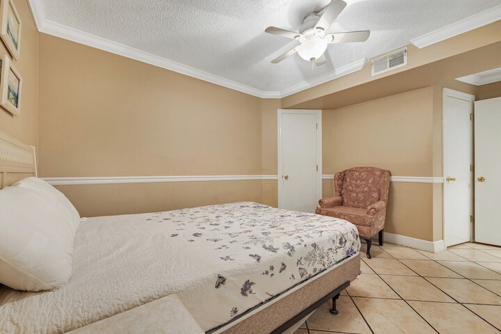 Room 62 of 86