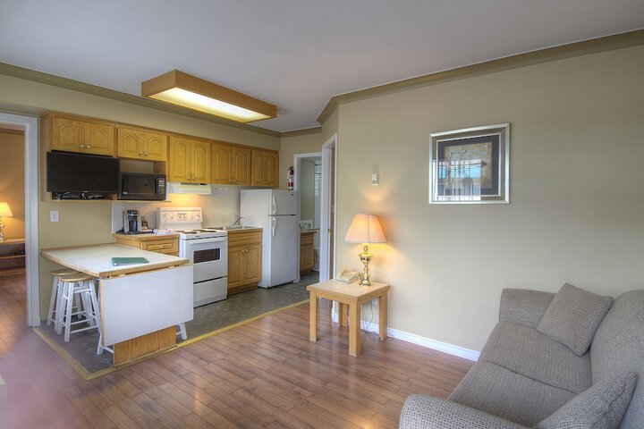 Tiki Shores Inn & Suites