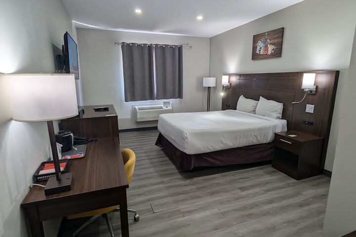Room 9 of 12