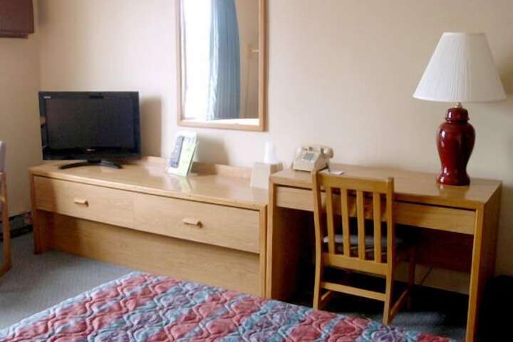 Room 4 of 7