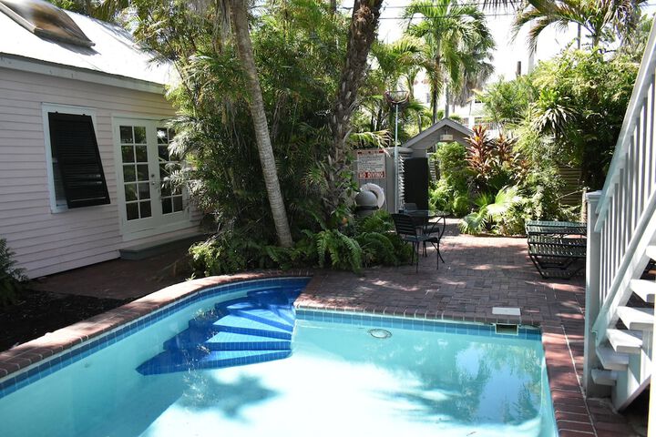 Pool 10 of 259