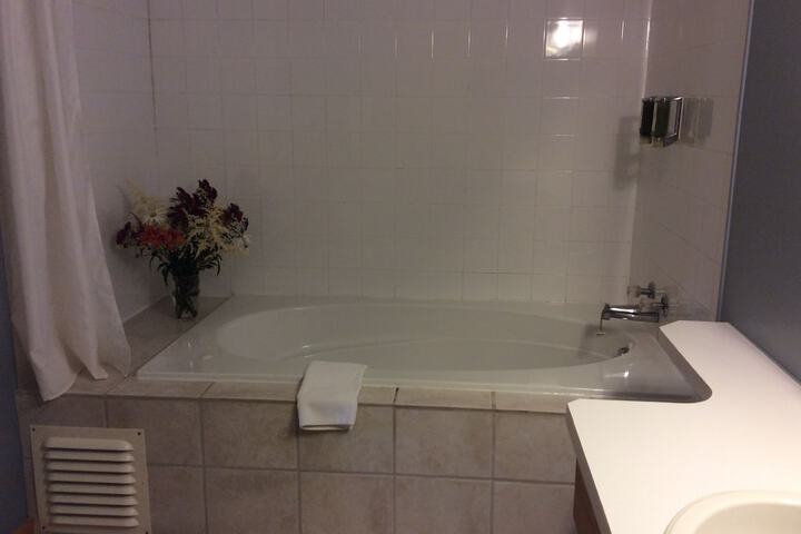 Hot Tub 33 of 40