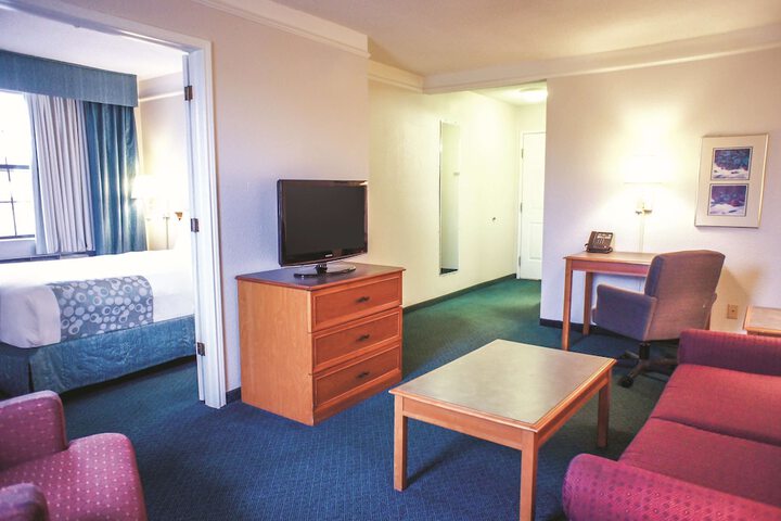 Room 11 of 27