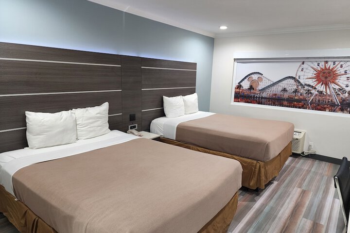Travelodge by Wyndham Fullerton Near Anaheim