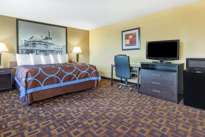 Room 10 of 19