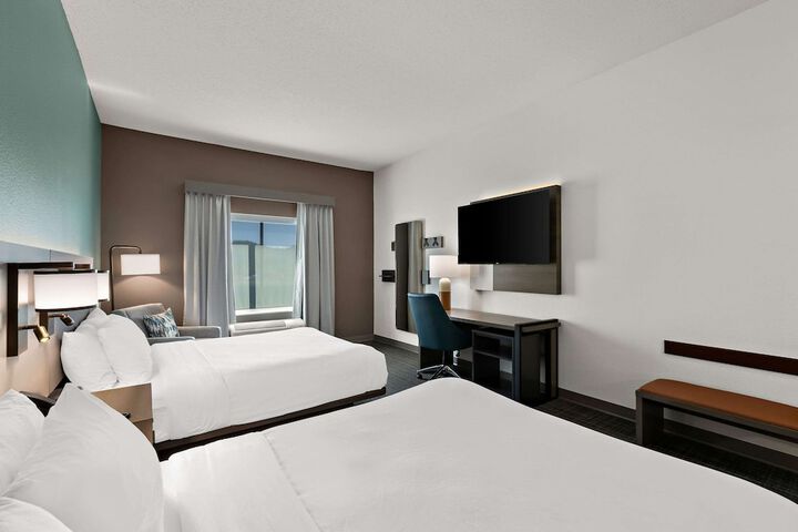 Room 34 of 47