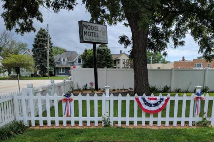 Model Motel