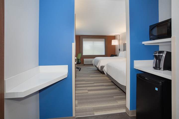 Room 33 of 74