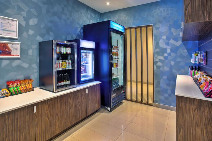 Holiday Inn Express & Suites Kingston Central by IHG
