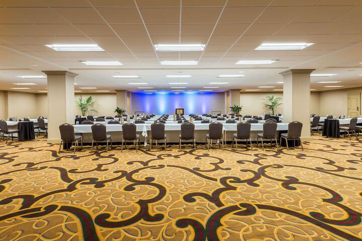 Hilton Indianapolis Hotel & Suites