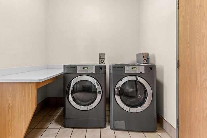 Days Inn & Suites by Wyndham Castle Rock
