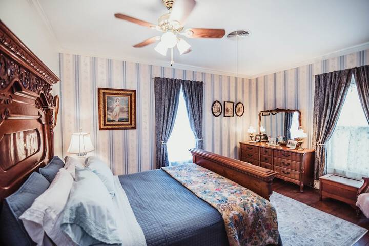 Room 33 of 60