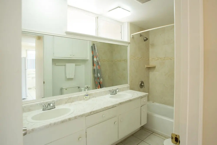 3612 Seashore Drive Abru 4 Bedroom Duplex