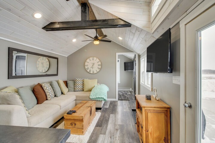 Pet-friendly Cabin w / Lake Access & Patio in Dent