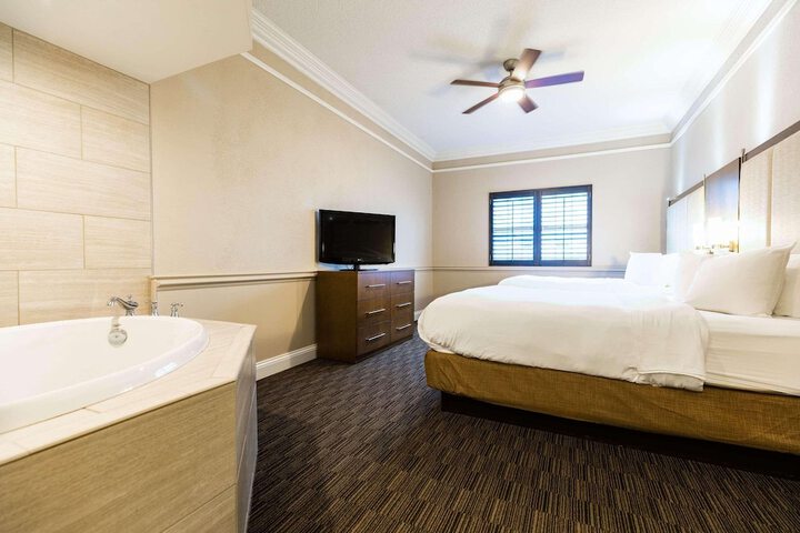 Room 15 of 34