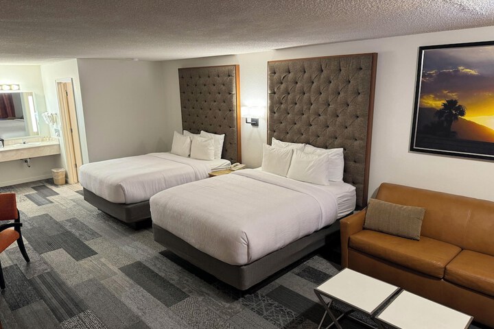 Room 9 of 34
