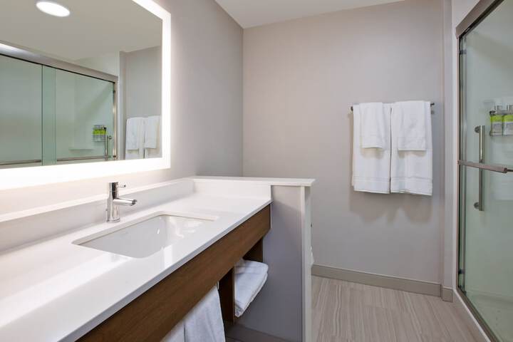 Holiday Inn Express & Suites Wooster by IHG