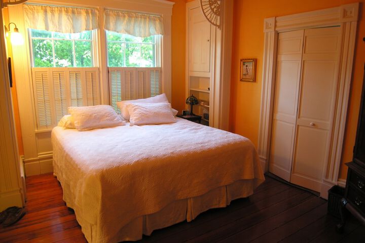 Delano Homestead Bed & Breakfast