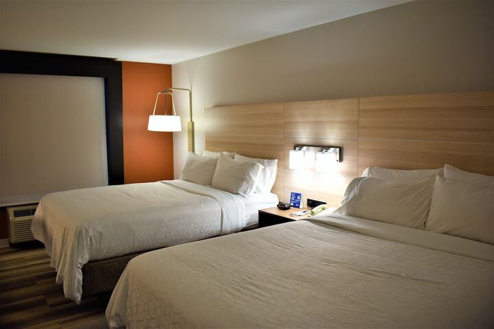 Holiday Inn Express & Suites Sedalia by IHG