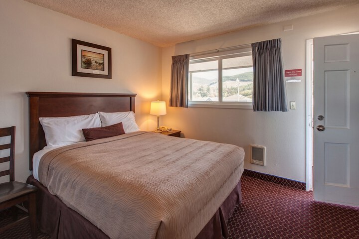 Silver Sands Motel