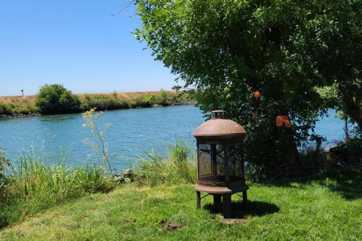 Year-round fishing boating, birding, 1 hr from SF
