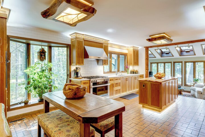 Luxe Poconos Pines Home w / Beach + Amenities!