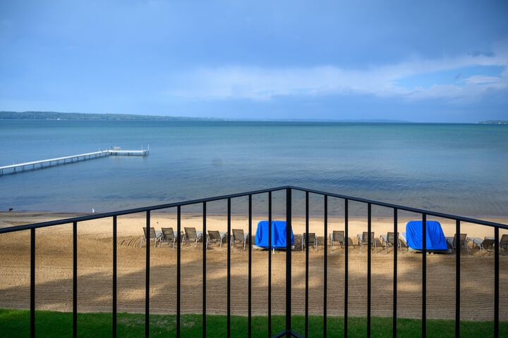 Pointes North Beachfront Hotel – 2 Person Spa Tub Studios