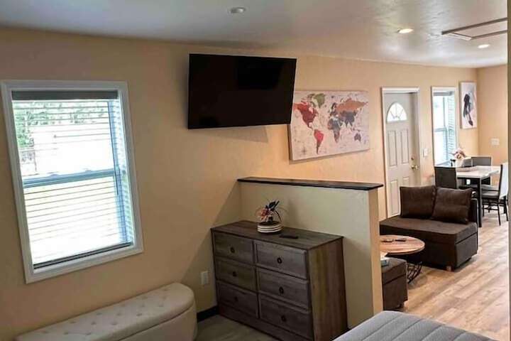 Room 32 of 46