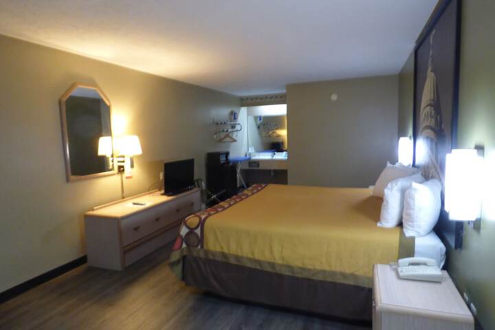 Room 25 of 27